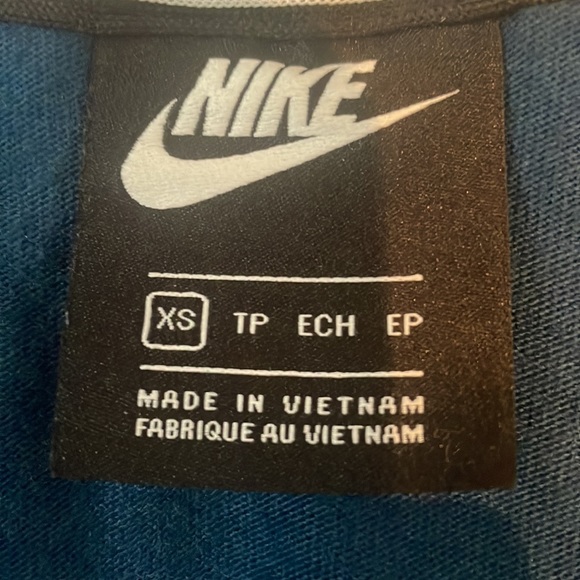 Nike cropped hooded zip up jacket XS - Picture 3 of 4